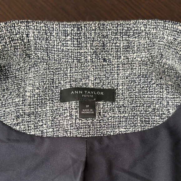 Ann Taylor Elegant Tweed Blazer. Size 2P. Color Melange Effect - Picture 4 of 7